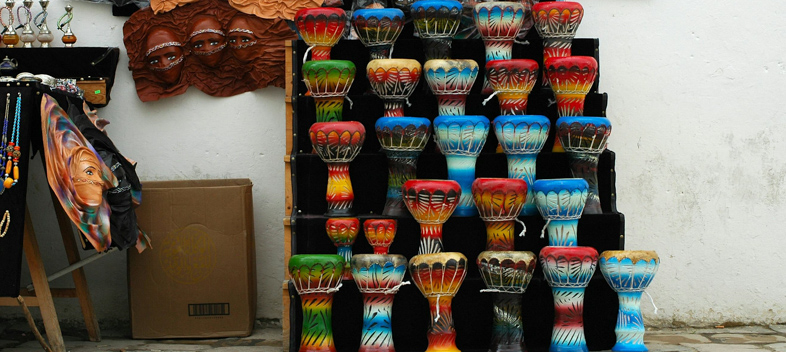 Verschillende soorten Darbuka's om Darbukales op te volgen